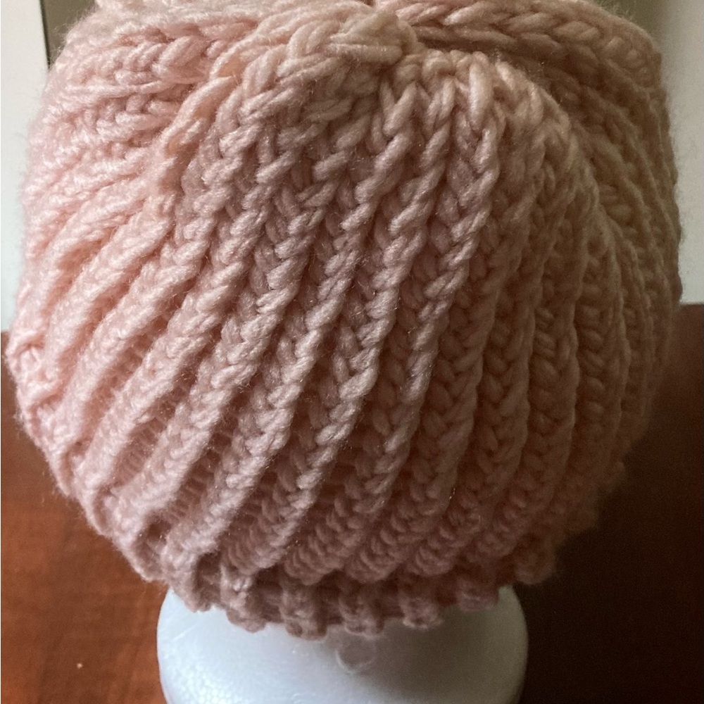 Handmade light pink knit beanie hat - Picture 3 of 8